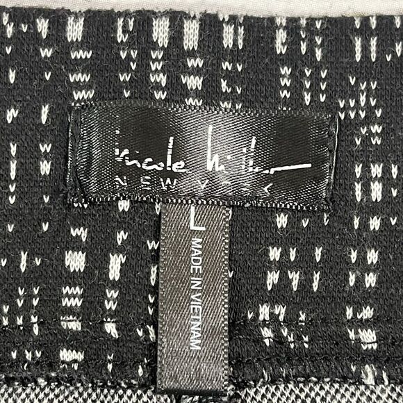 Elegant Black and White Patterned Skirt - Picture 2 of 10